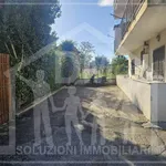 Appartamento in affitto a Pozzuoli via Vicinale Castagnaro, non arredato/vuoto, posto auto, commerciale - TrovaCasa