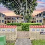 Rent 2 bedroom apartment in Mermaid Waters