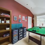 Rent 4 bedroom flat in Leeds