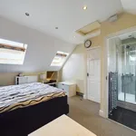 Rent 3 bedroom house in Bromley