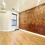 Rent 3 bedroom apartment in Queens