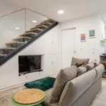 Rent 5 bedroom apartment of 63 m² in Porto