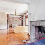 Rent 8 bedroom house of 473 m² in Roma