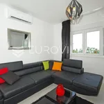 Rent 2 bedroom apartment of 66 m² in Split