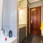 Rent a room of 210 m² in madrid