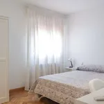 Rent a room of 240 m² in madrid