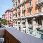 Affitto 6 camera appartamento di 186 m² in Naples