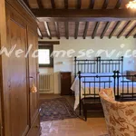 Rent 5 bedroom house of 260 m² in Todi