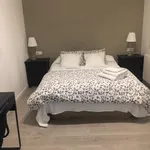 Rent 4 bedroom apartment in Barcelona