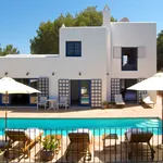 Rent 4 bedroom house in Cala Llonga