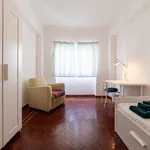 Rent a room of 120 m² in lisbon