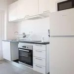 Rent 5 bedroom apartment of 100 m² in lisbon