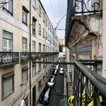 Rent a room of 80 m² in lisbon