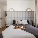 Appartement de 68 m² avec 3 chambre(s) en location à Paris