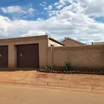 Rent 2 bedroom house of 300 m² in Soweto