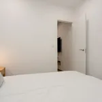 Rent 4 bedroom apartment of 45 m² in Barcelona