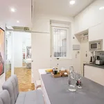 Rent 5 bedroom apartment of 75 m² in Madrid