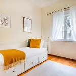 Rent 4 bedroom apartment of 200 m² in Lisbon