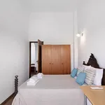 Rent a room of 100 m² in Olhão