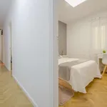 Rent a room of 200 m² in madrid