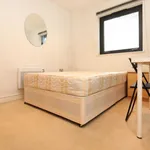 Rent 3 bedroom flat in London