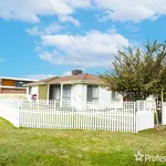 Rent 3 bedroom house of 436 m² in  South Tamworth NSW 2340                        