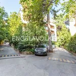 Rent 5 bedroom apartment of 180 m² in Roma