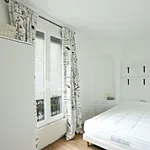 Appartement de 330 m² avec 1 chambre(s) en location à Paris