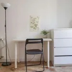 Rent a room of 280 m² in madrid