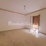 Affitto 5 camera appartamento di 185 m² in Reggio Calabria