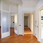 Rent 5 bedroom apartment of 200 m² in Milan