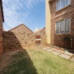 Rent 2 bedroom apartment of 82 m² in Pretoria