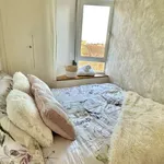 Rent a room of 80 m² in barcelona