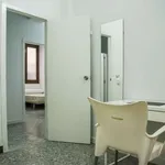 Rent a room of 300 m² in valencia