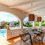 Rent 3 bedroom house of 940 m² in Marbella