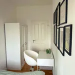 Rent a room of 120 m² in Berlin