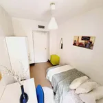 Rent a room of 220 m² in Madrid