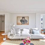 Rent 5 bedroom apartment of 136 m² in Paris