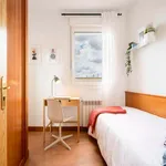 Rent a room of 391 m² in Madrid