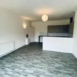 Rent 3 bedroom flat in Salford