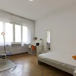 Rent 5 bedroom apartment in Turin