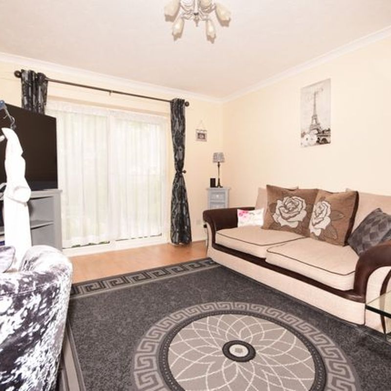 Flat to rent in Fenchurch Road, Maidenbower RH10