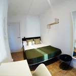 Rent a room of 186 m² in Madrid