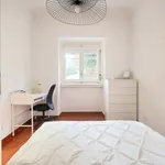 Rent a room of 100 m² in Lisboa