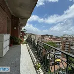 Affitto 4 camera appartamento di 90 m² in Naples