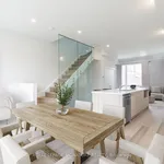 Maison de 1496 m² avec 8 chambre(s) en location à Toronto