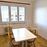 Pronajměte si 3 ložnic/e byt o rozloze 57 m² v Beroun