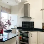 Rent 3 bedroom flat in Malvern Hills