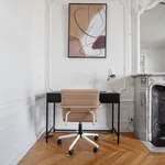 Appartement de 990 m² avec 2 chambre(s) en location à Paris