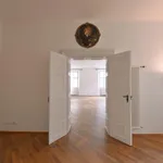 Pronajměte si 3 ložnic/e byt o rozloze 174 m² v Prague